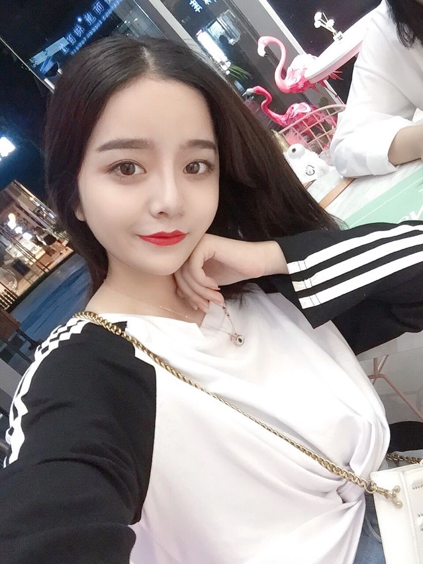 姗姗一个人个人动态 - 姗姗一个人直播间 - 美女视频聊天交友-六间房