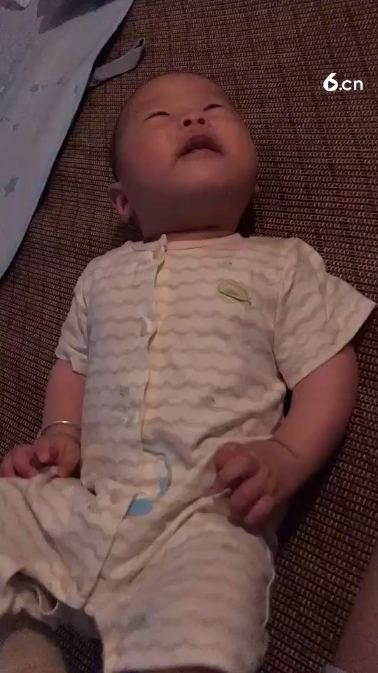 一大早开心的小天使