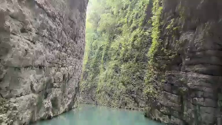 湖北鹤屏山风大峡谷景点