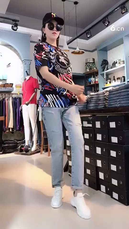 哈哈穿男装的女模特