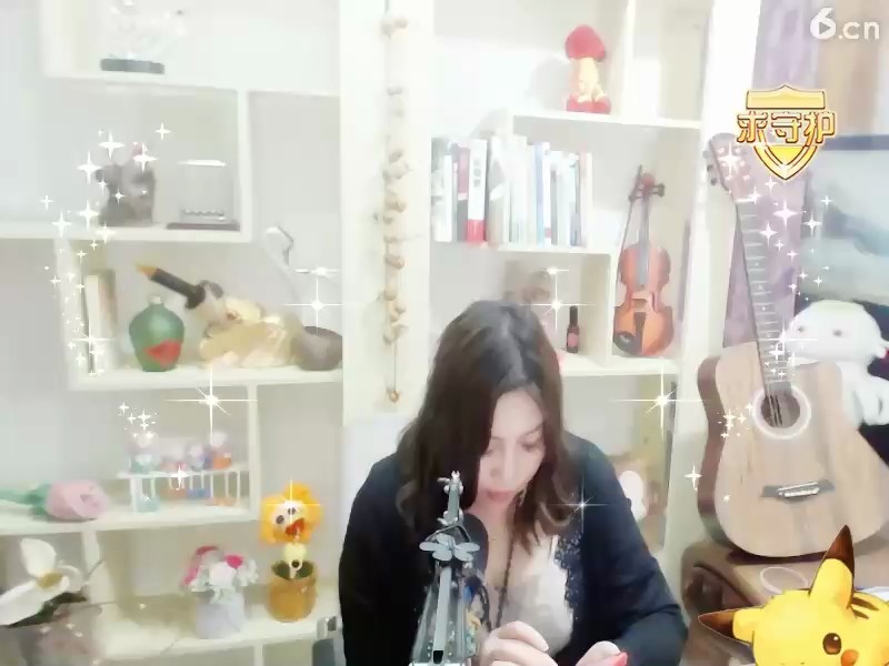 大美女 就知道玩手机