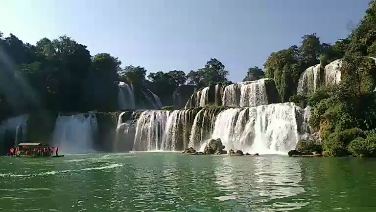 广西德天瀑布风景图