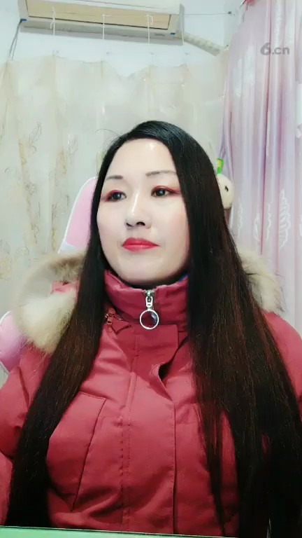 俊眉修眼，顾盼神飞，文彩精华，