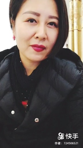 咬嘴唇