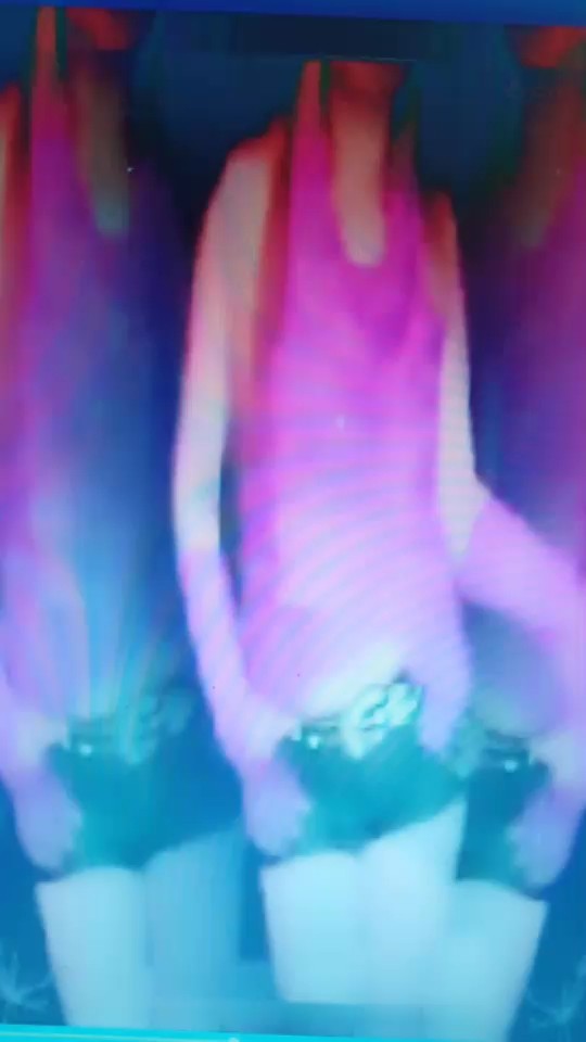 大家好帅哥哥美女们节日快乐谢谢