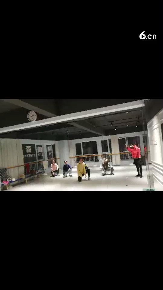 发一个自己带学生跳舞的视频吧