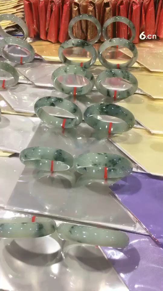 纯天然翡翠手镯