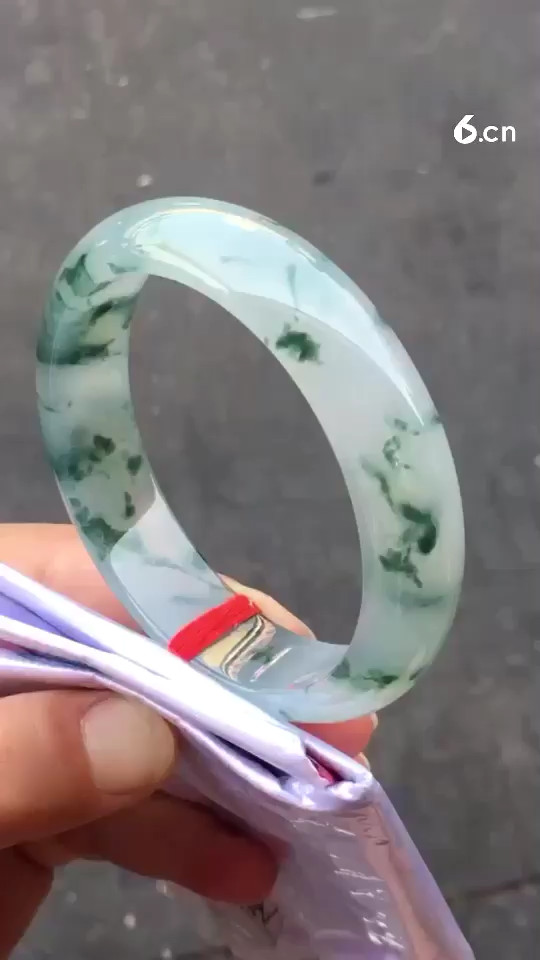 翡翠手镯，喜欢的加