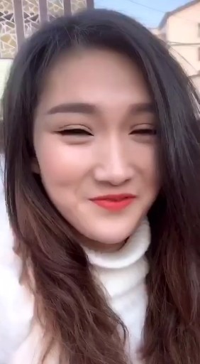 冬天的，慢慢的回忆。黑衣服是我