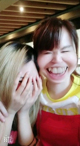 手拿开😳