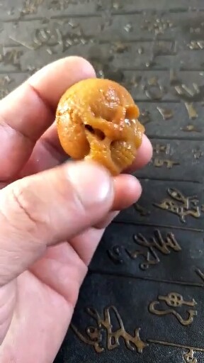 宣化战国红窟窿吊坠