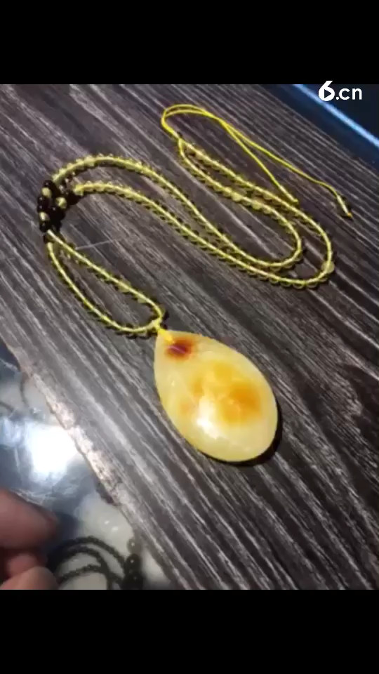 天然蜜蜡吊坠