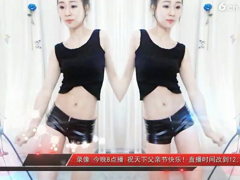 小猫跳舞美丽