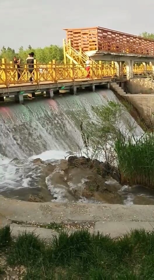 新疆美丽的博尔塔拉金水桥