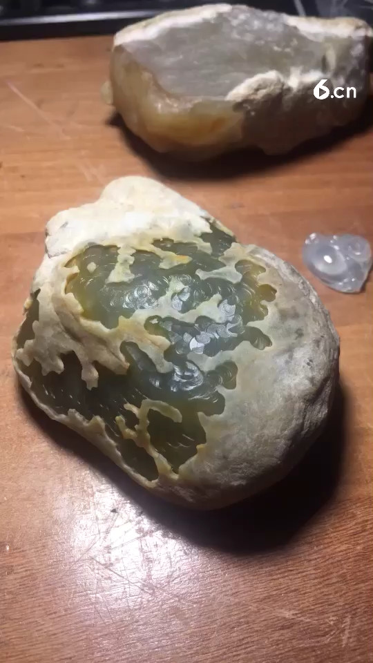 翡翠原石南奇场口开窗与各位分享