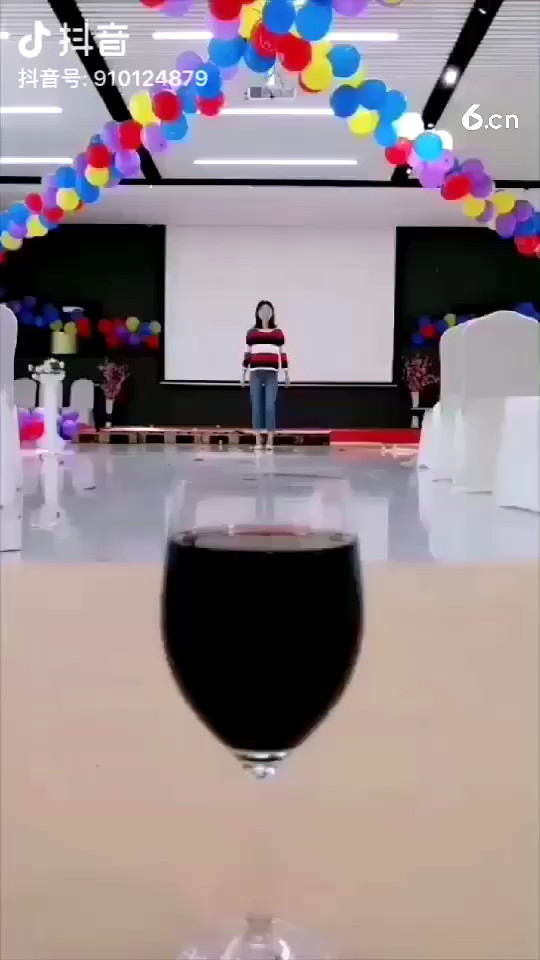 能喝的小姐姐，你们要吗