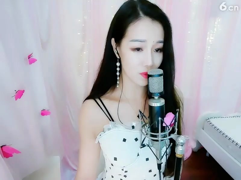 戴发休行的女人