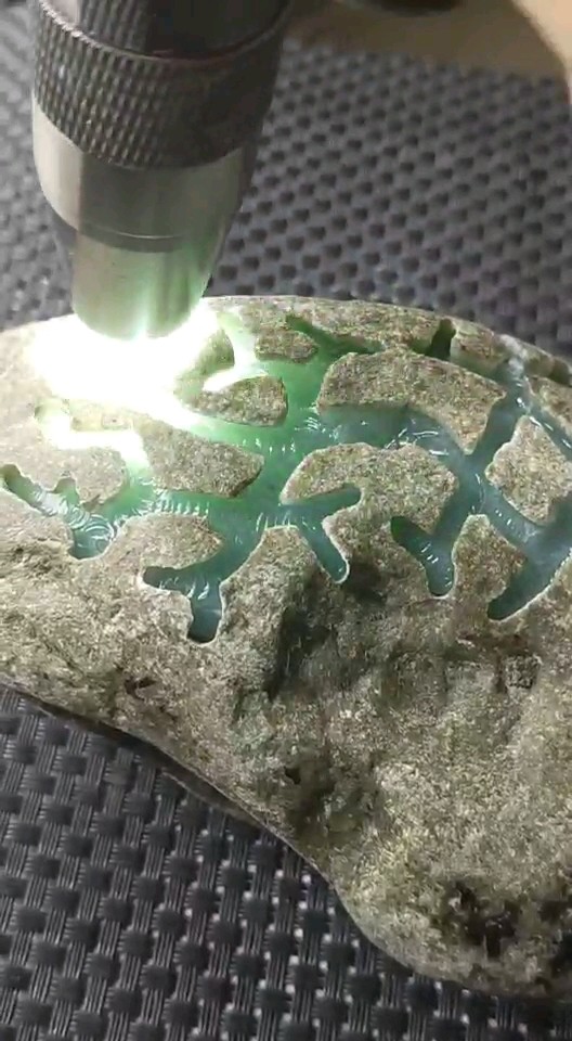 翡翠冰种晴水大牌挂件料