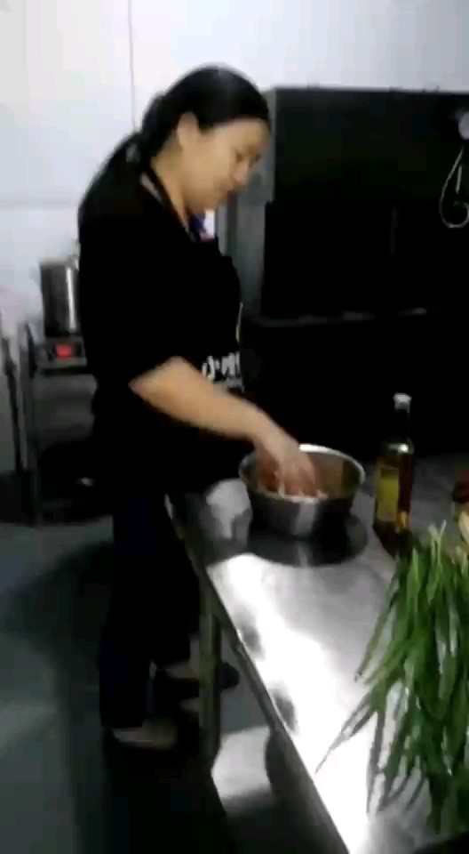 3.22千谷小吃学员食材准备中