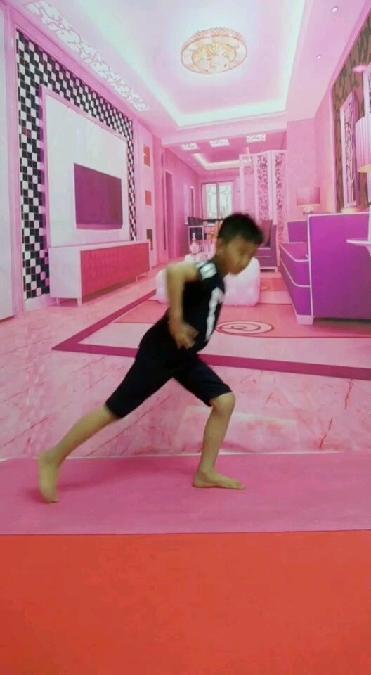 小帅哥😂😂😂