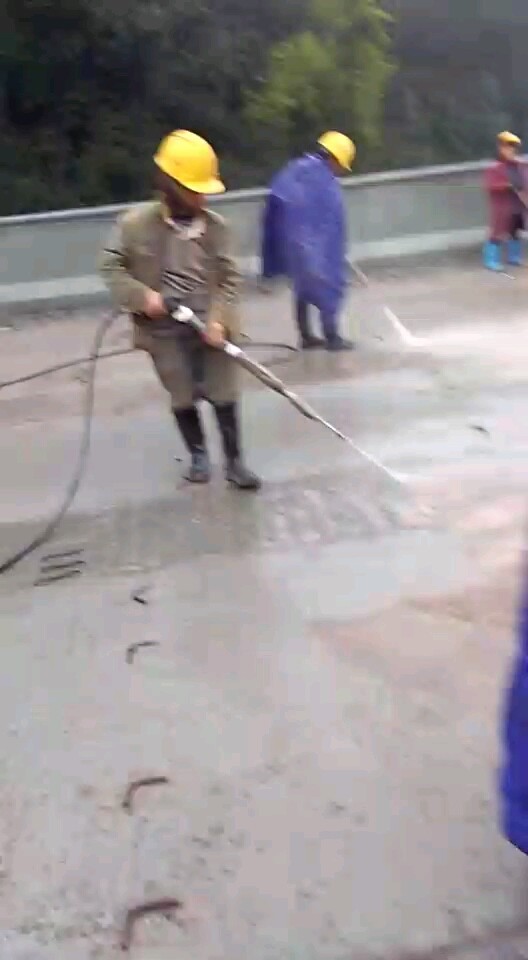 朋友们在洗桥。