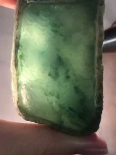 小姐姐讲解原石