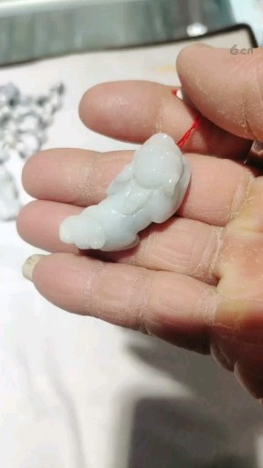 和田玉吊坠