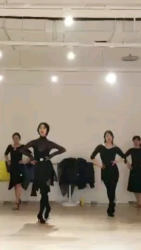 拉丁模特步原来是这样走的，你学