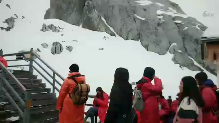 有高原反应，有的游客戴氧气瓶了
