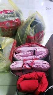 给孩子们买的大衣！