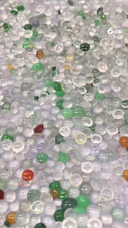 中缅边界翡翠戒面
