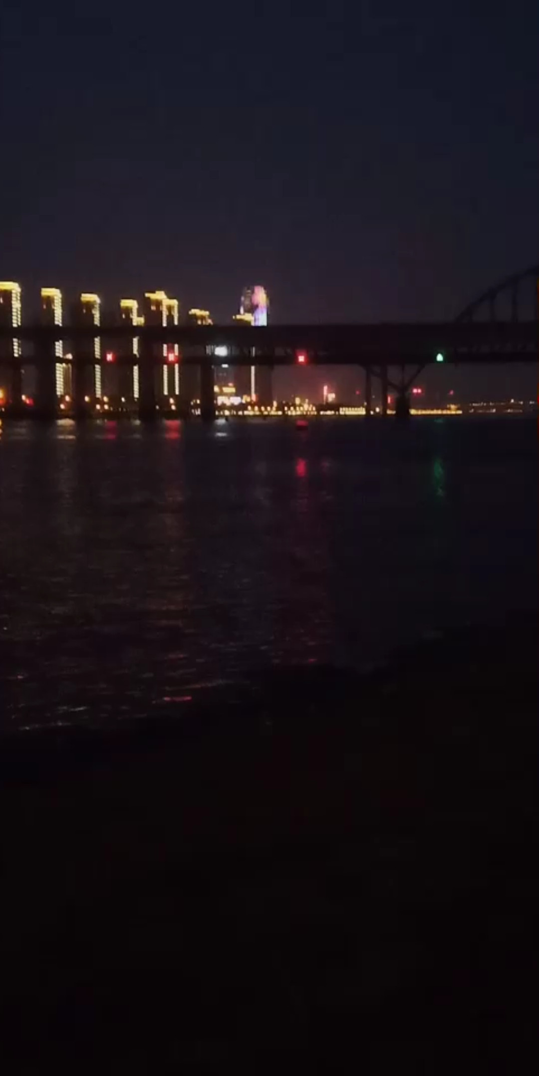 昨晚出来浪一浪又到自己喜欢江边