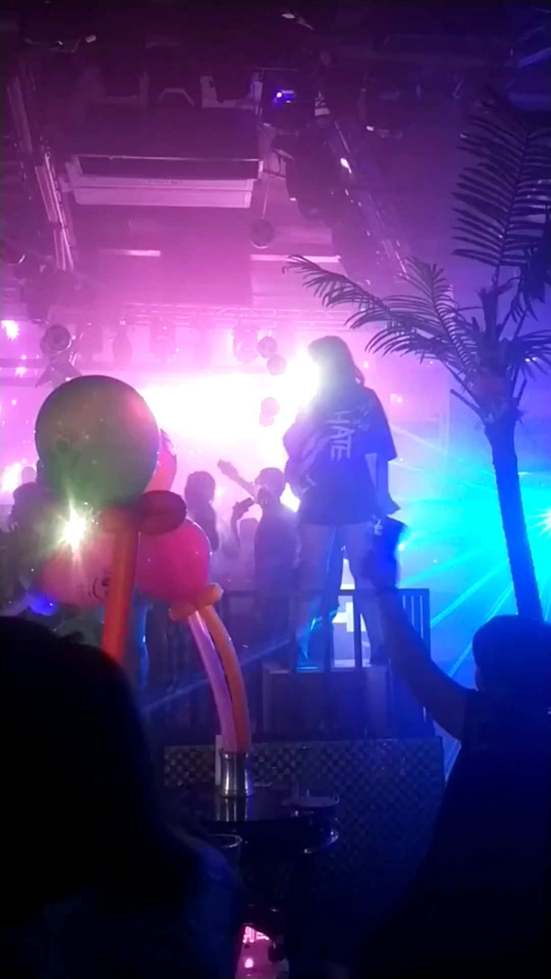 我不知道是谁能陪我到白头