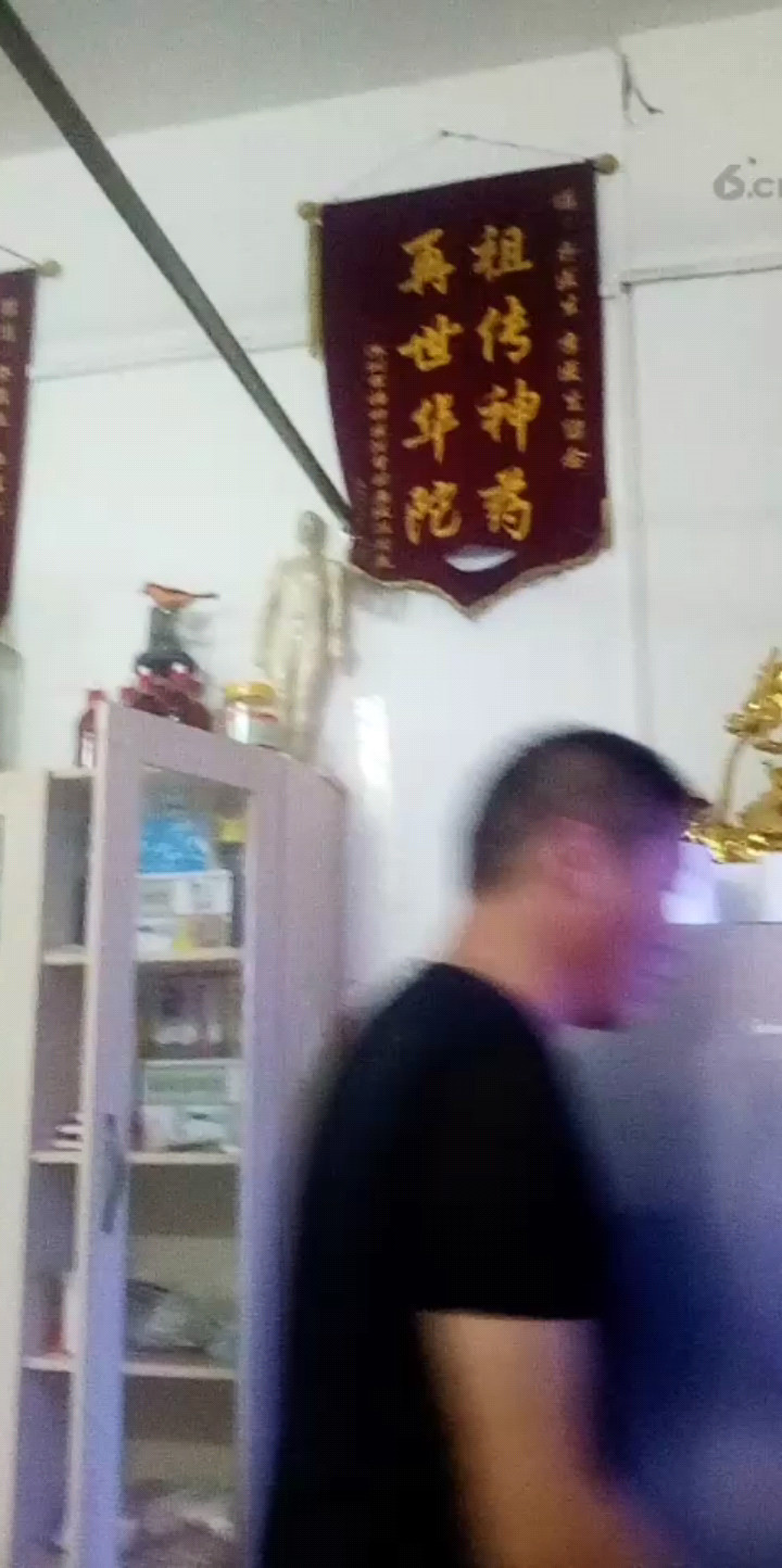 长的像腾格尔的大师