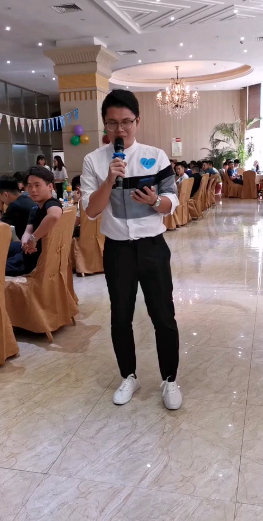 这个男生的歌唱得太好了