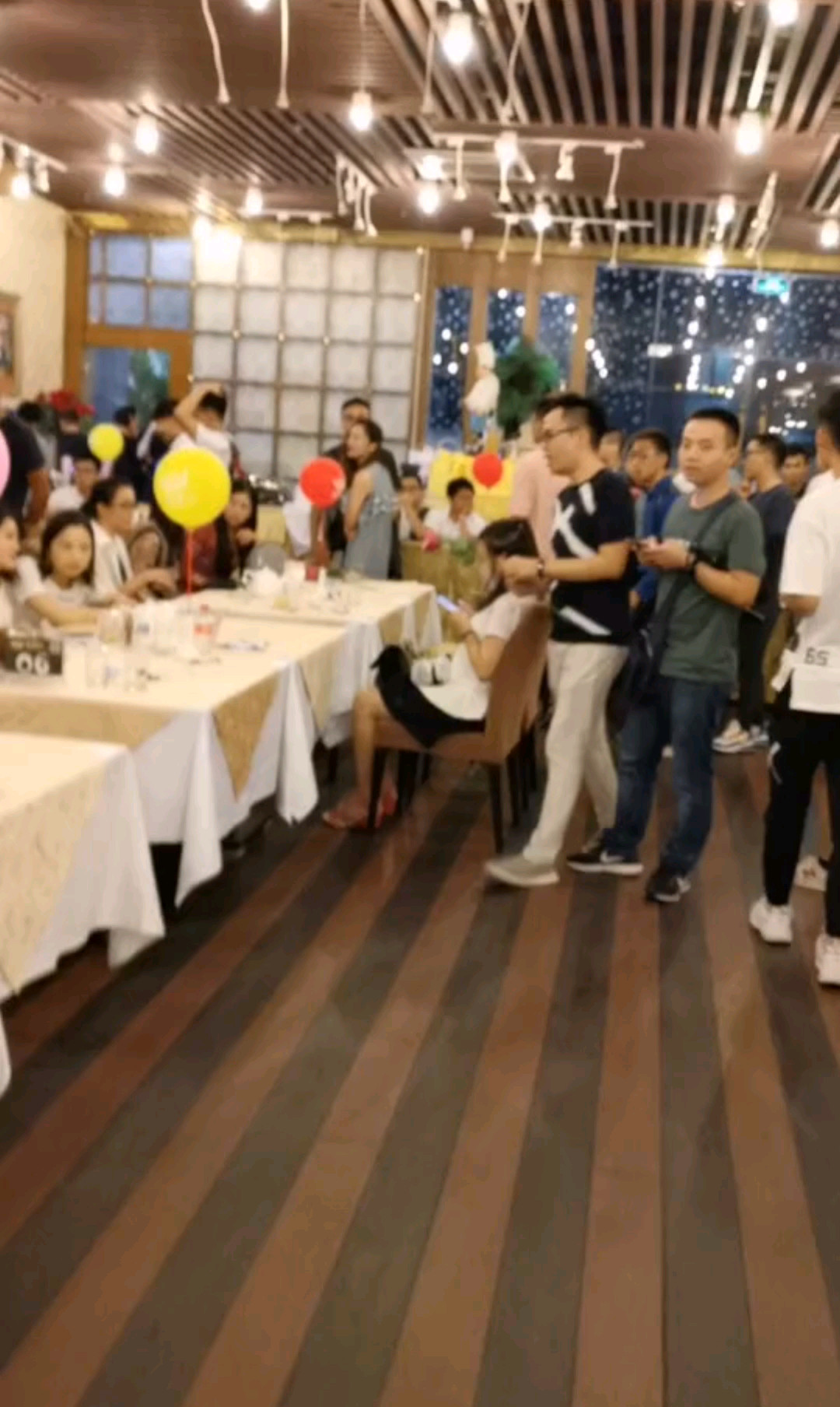 给心仪的小姐姐送玫瑰花啦