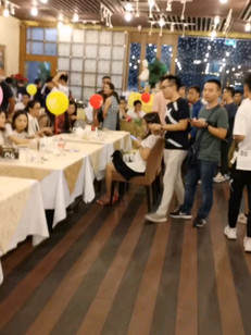 给心仪的小姐姐送玫瑰花啦