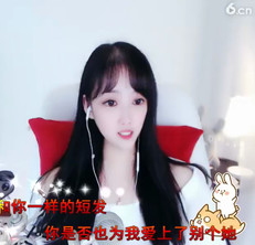 九九的手机在给我们介绍