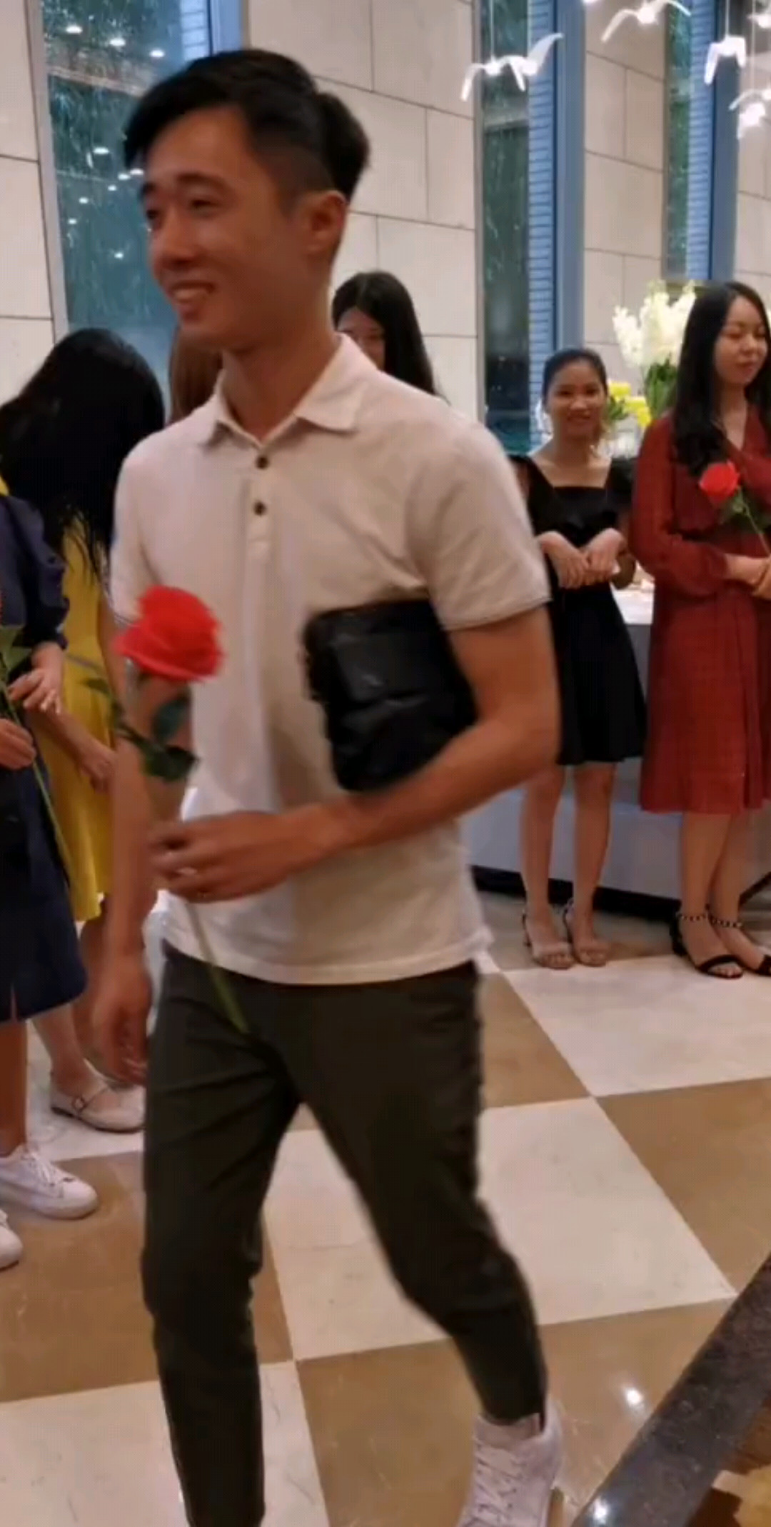 给心仪的女生送花啦~据说这是一