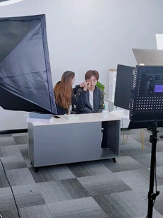 今天直播的小姐姐小哥哥颜值真高