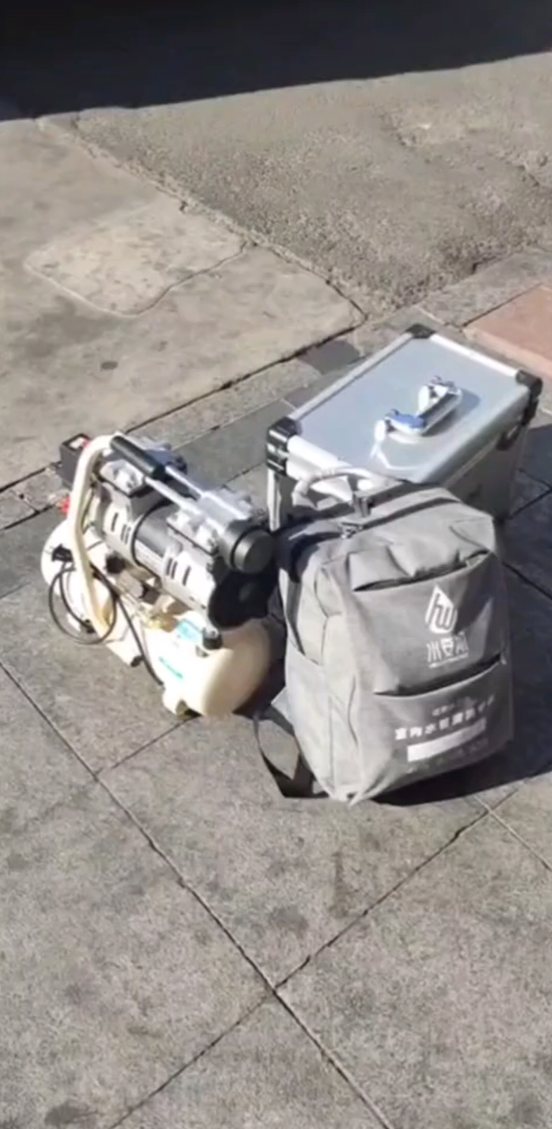 人不会穷一辈子的，努力，加油！