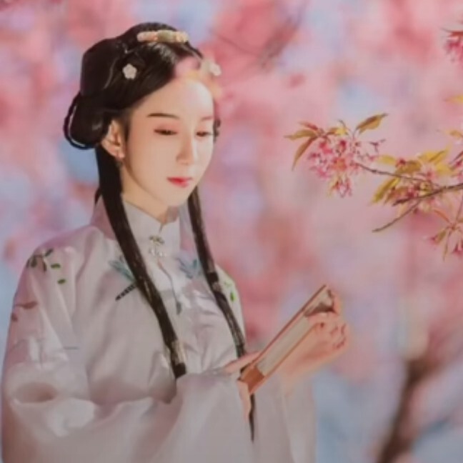 兦䒖㐅乊海报