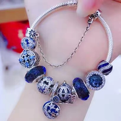 果果爱吃果冻海报