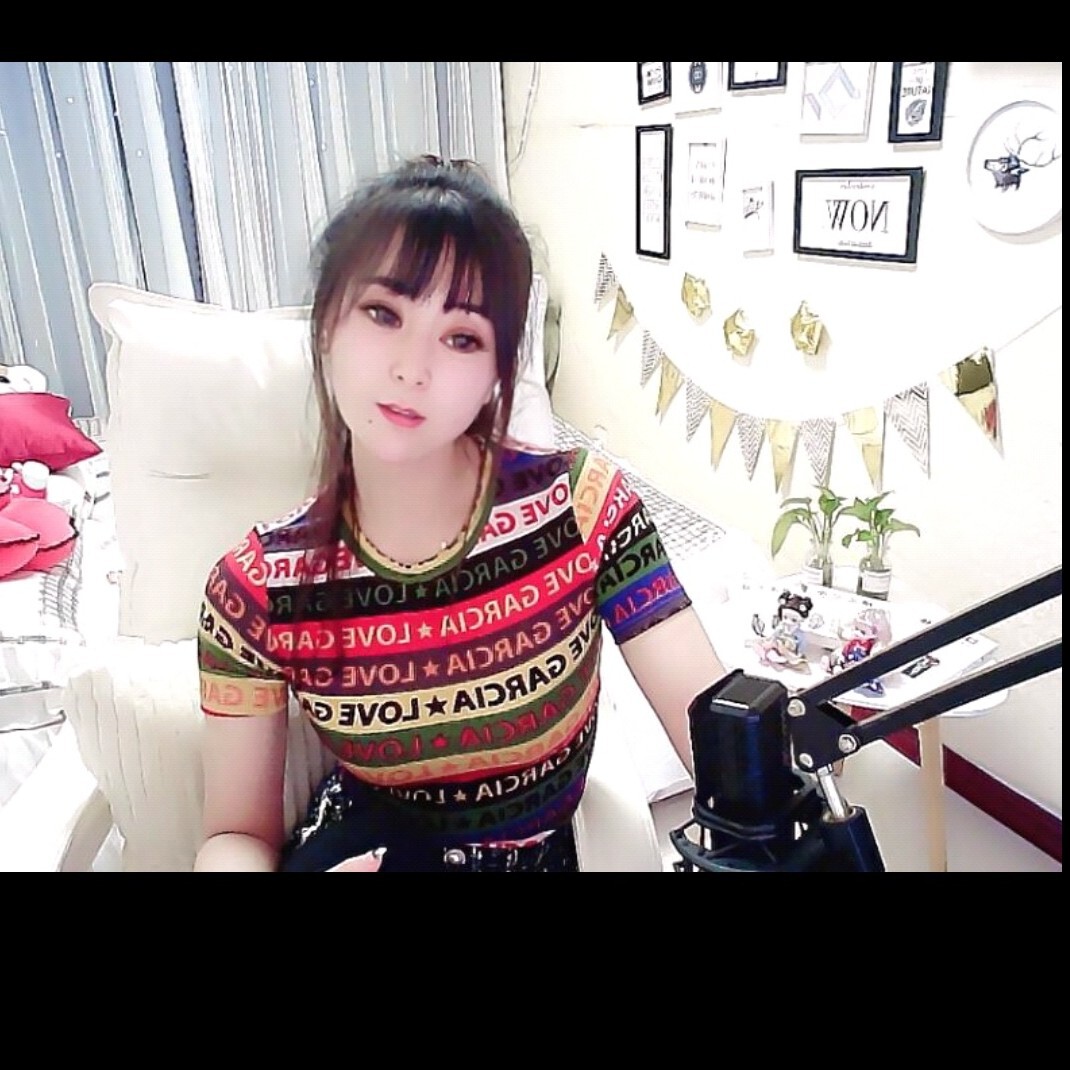 萌小萌👀海报