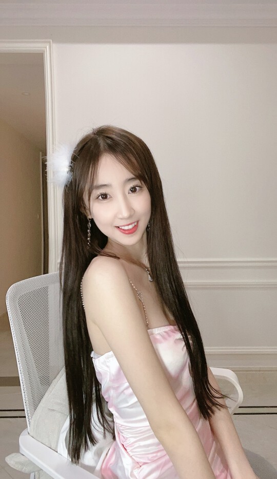 安妮滴小花花海报