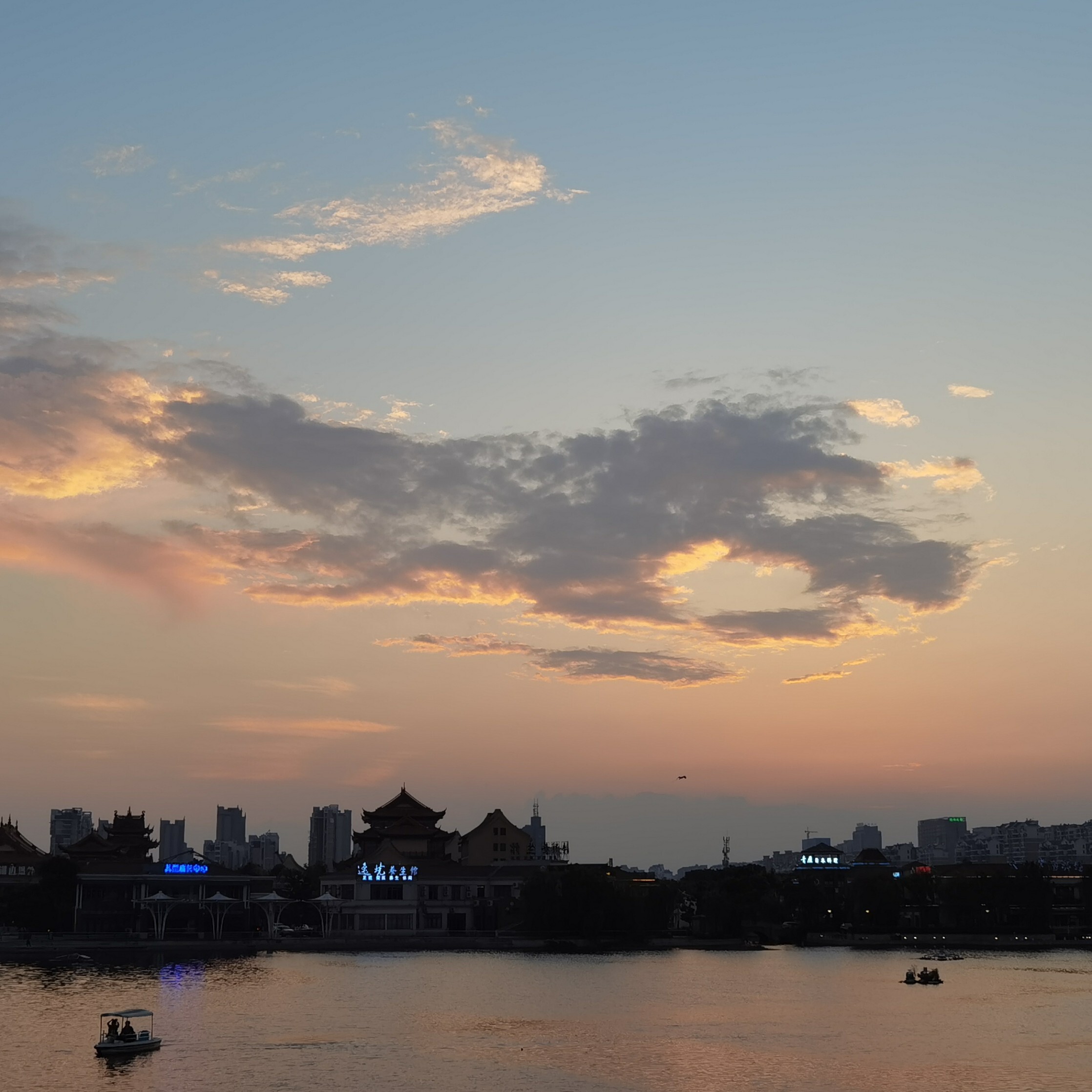 oぃ小姐姐ヤ💋海报