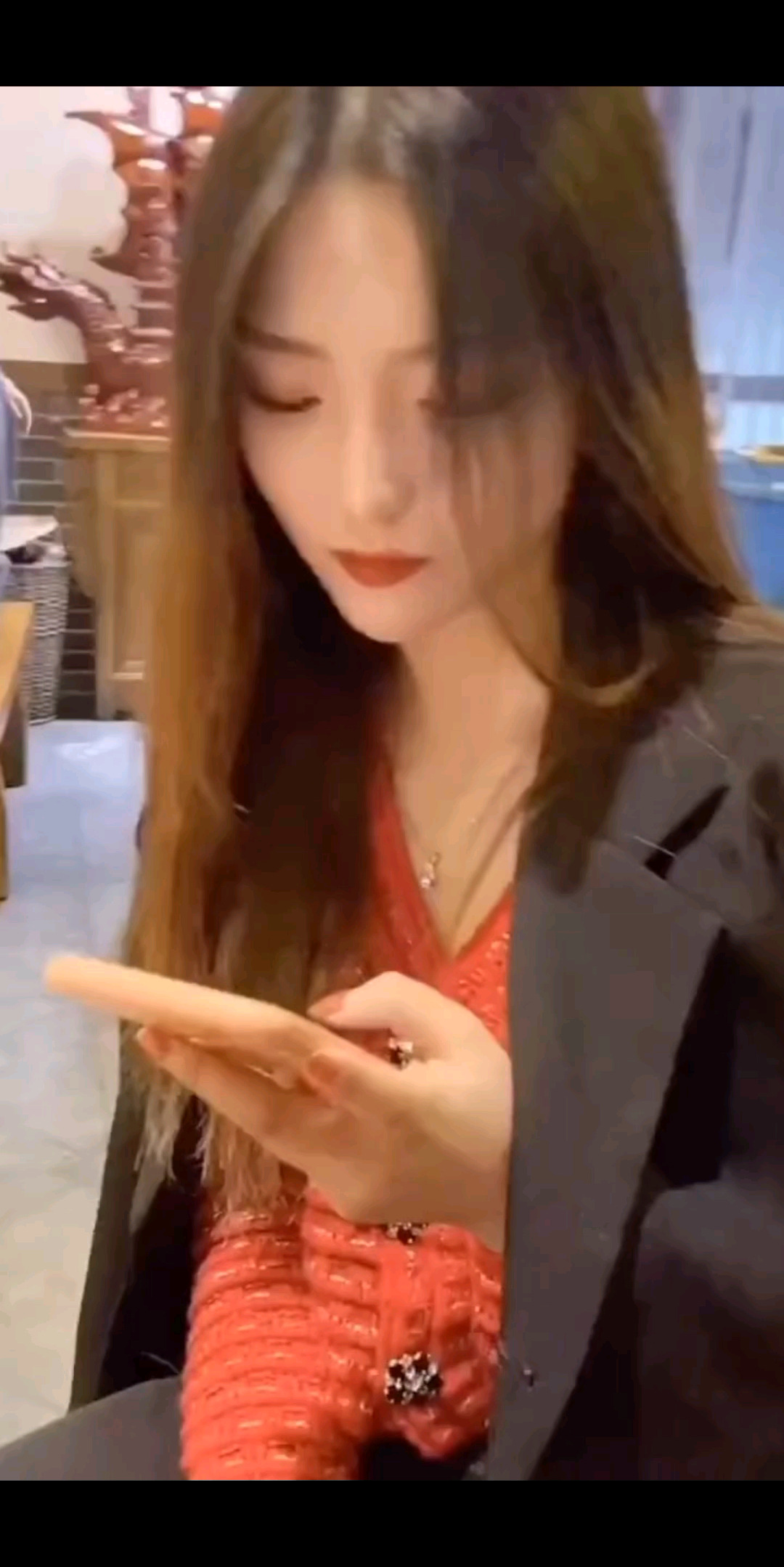 笑得很甜