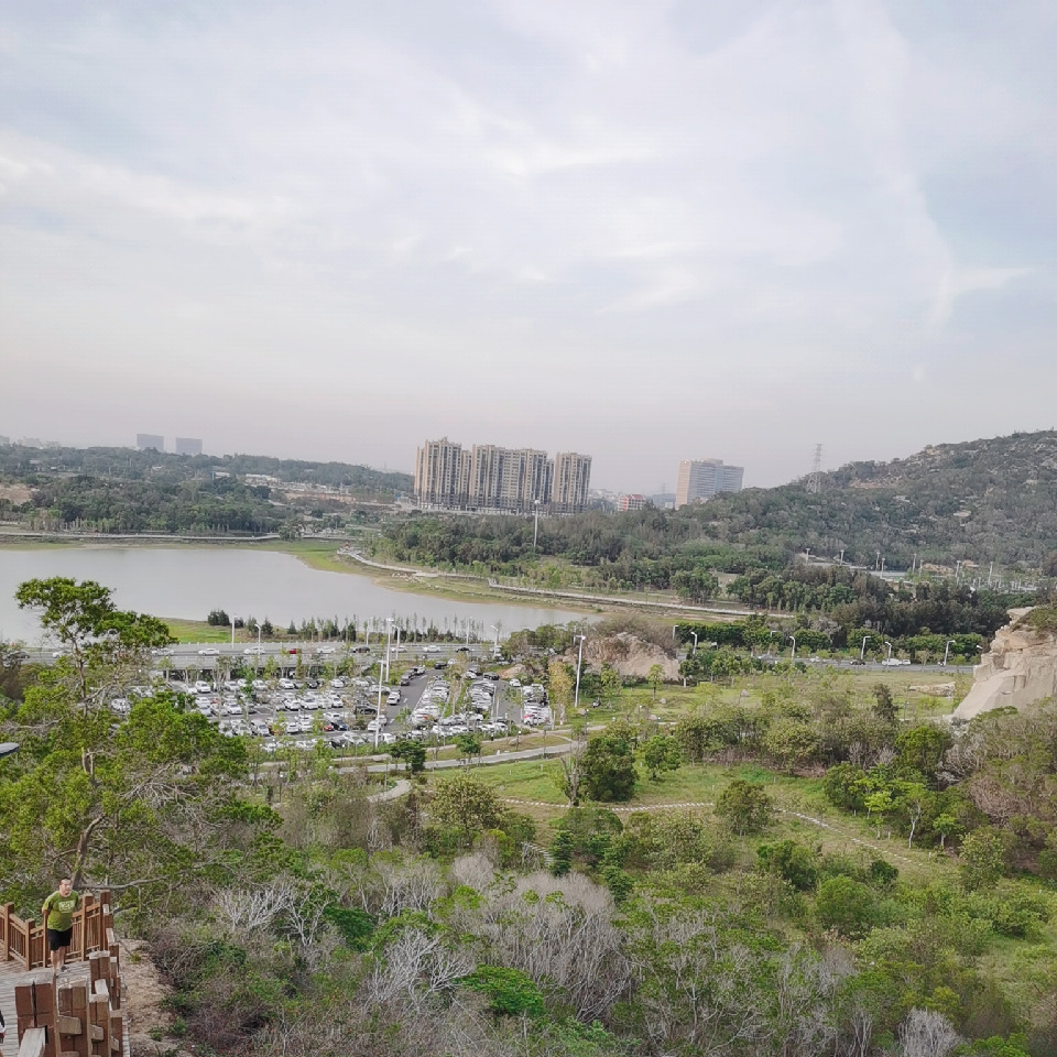 鼙蠱奯海报