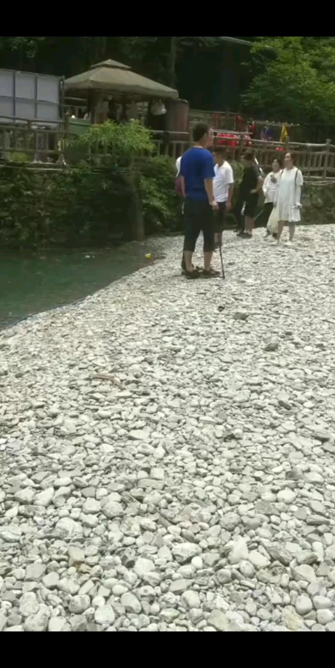 看来洗澡了……