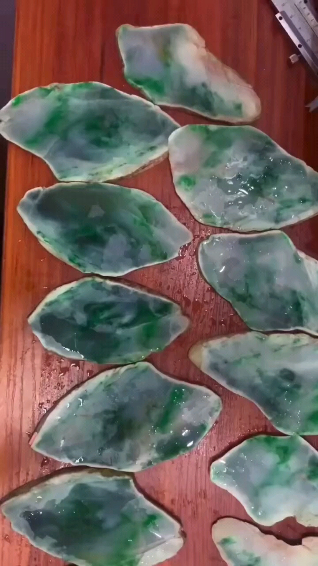 缅甸天然翡翠。云南瑞